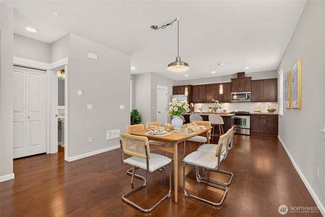 868 3rd Avenue NE, Issaquah, WA 98029