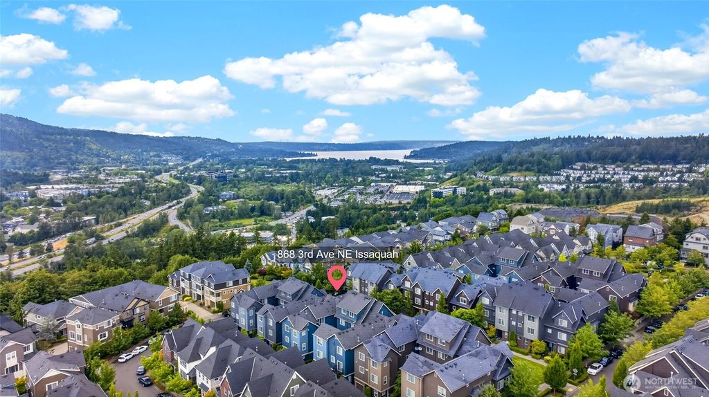 868 3rd Avenue NE, Issaquah, WA 98029