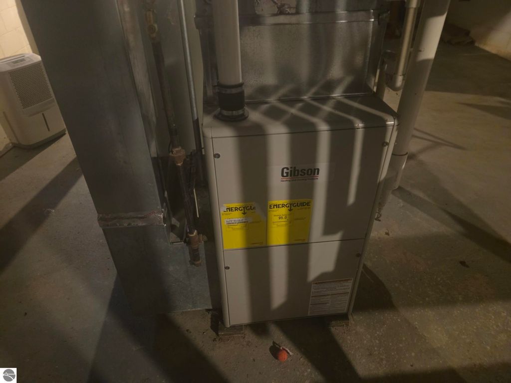 Image 5 of property listing at 818 E Chippewa Street, Mt Pleasant, MI 48858