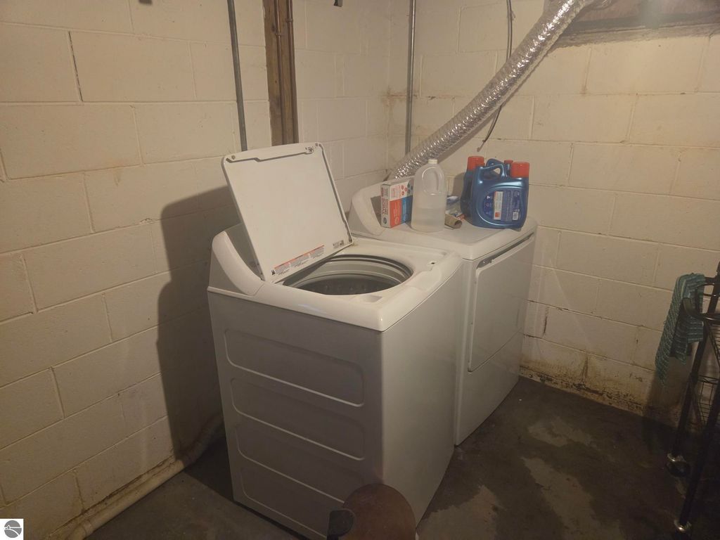 Image 6 of property listing at 818 E Chippewa Street, Mt Pleasant, MI 48858