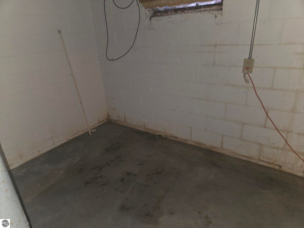 Image 8 of property listing at 818 E Chippewa Street, Mt Pleasant, MI 48858