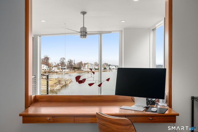 17 Seabreeze Place, Norwalk, CT 06854