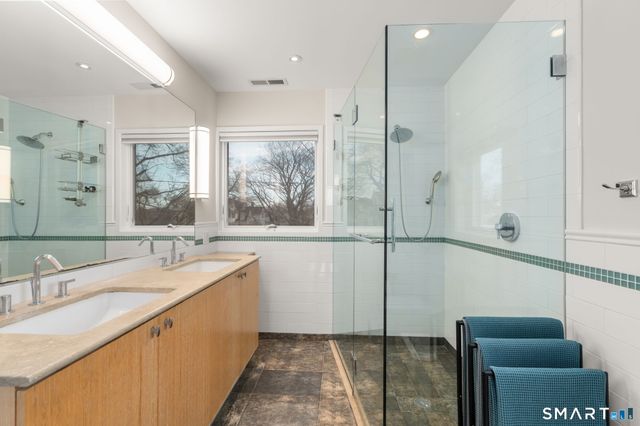 17 Seabreeze Place, Norwalk, CT 06854