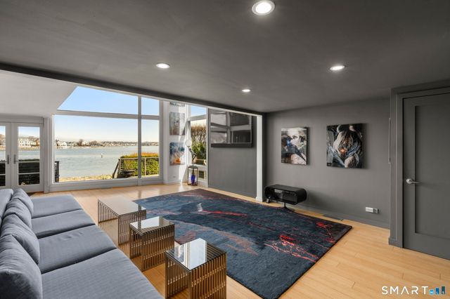 17 Seabreeze Place, Norwalk, CT 06854