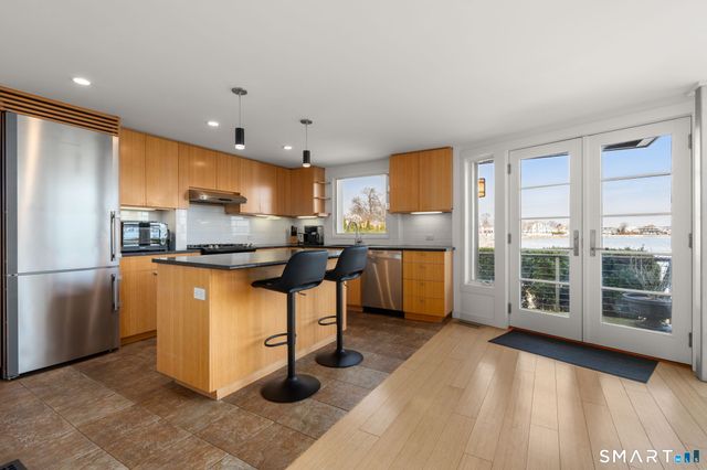 17 Seabreeze Place, Norwalk, CT 06854