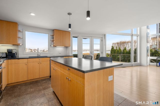 17 Seabreeze Place, Norwalk, CT 06854