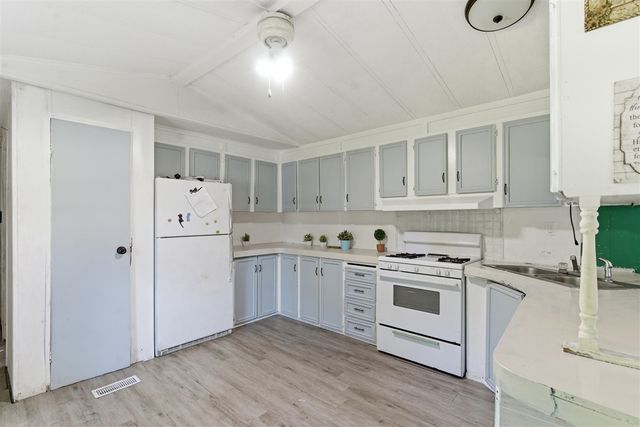 75690 Marie Drive, Lawton, MI 49065