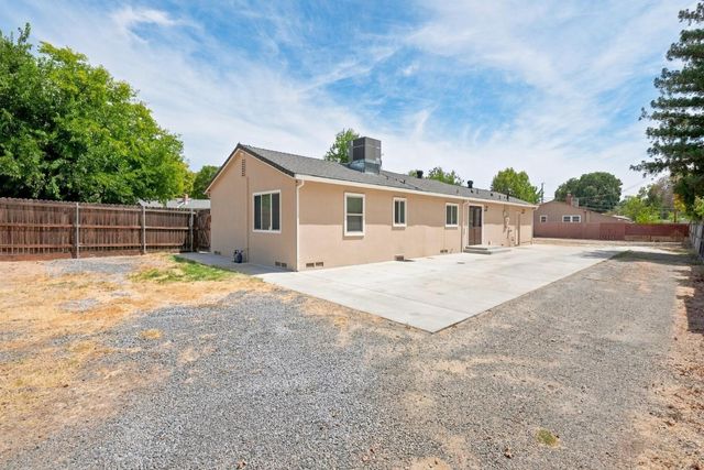 2627 La France Dr, Carmichael, CA 95608