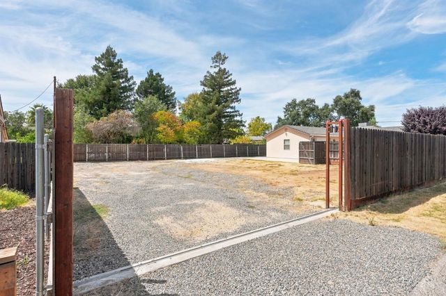 2627 La France Dr, Carmichael, CA 95608