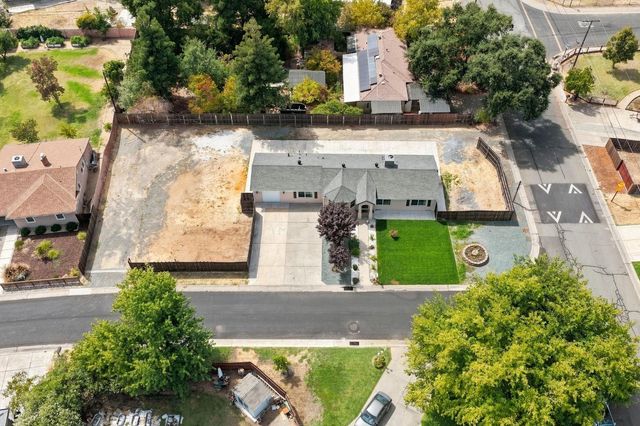 2627 La France Dr, Carmichael, CA 95608