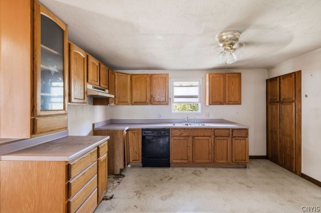 5255 Bear Road, Clay, NY 13212