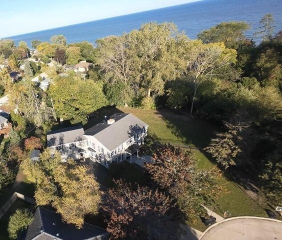 3701 North Bay DRIVE, Racine, WI 53402