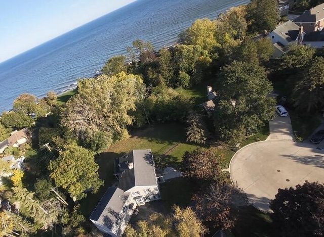 3701 North Bay DRIVE, Racine, WI 53402