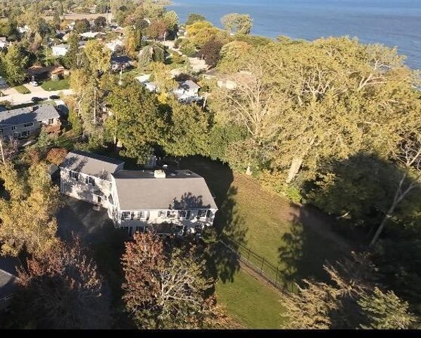 3701 North Bay DRIVE, Racine, WI 53402