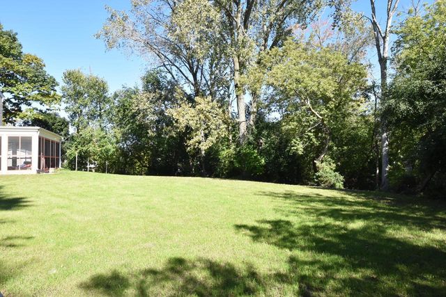 3701 North Bay DRIVE, Racine, WI 53402