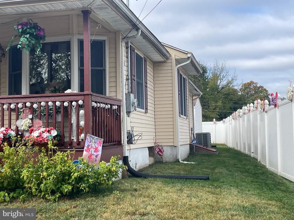140 CRESCENT AVE, Ewing Twp, NJ 08560