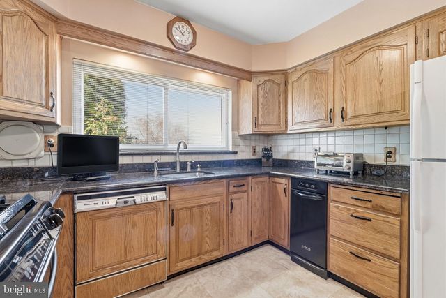 630 ARTWOOD DR, Philadelphia, PA 19115