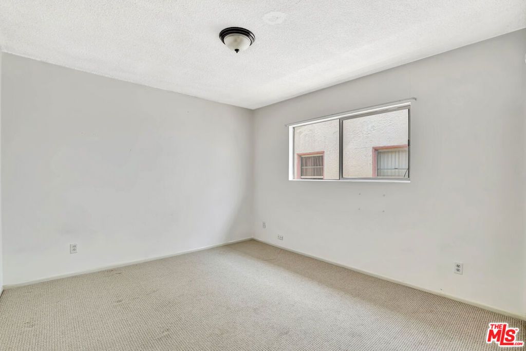 Image 10 of property listing at 4412 Lockwood Avenue, Los Angeles, CA 90029