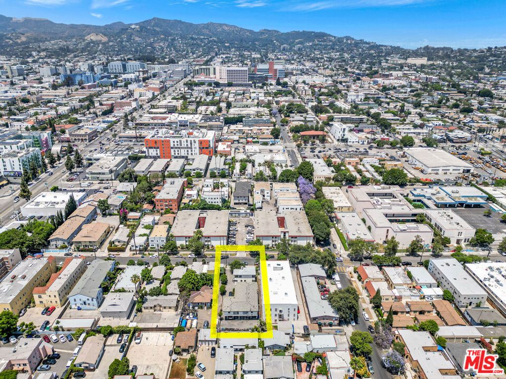 Image 14 of property listing at 4412 Lockwood Avenue, Los Angeles, CA 90029