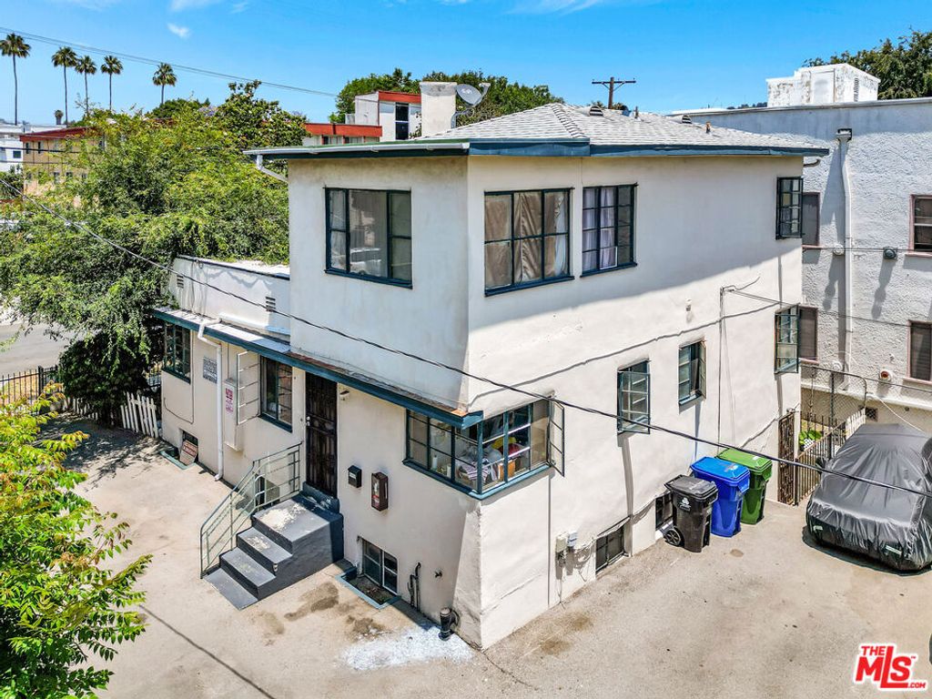 Image 3 of property listing at 4412 Lockwood Avenue, Los Angeles, CA 90029