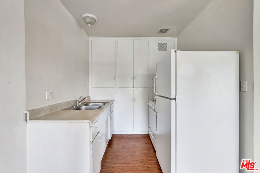 Image 7 of property listing at 4412 Lockwood Avenue, Los Angeles, CA 90029