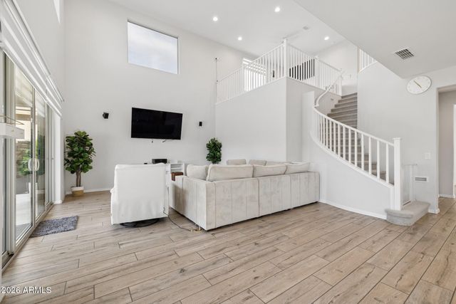 2042 W DESERT FOREST Trail, Phoenix, AZ 85085