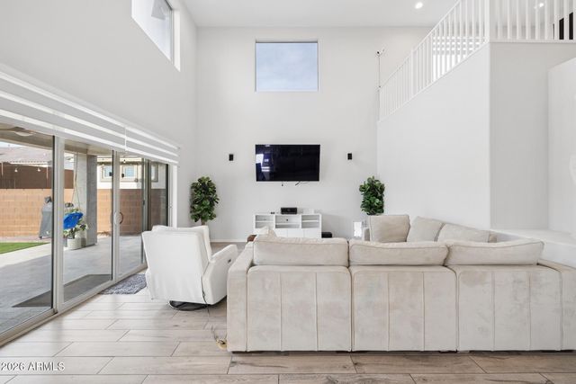 2042 W DESERT FOREST Trail, Phoenix, AZ 85085