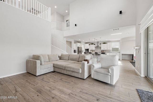 2042 W DESERT FOREST Trail, Phoenix, AZ 85085