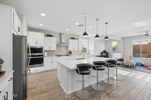 2042 W DESERT FOREST Trail, Phoenix, AZ 85085