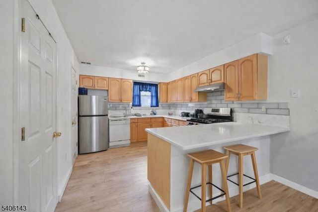 28 Hoffman Pl, Irvington Twp., NJ 07111