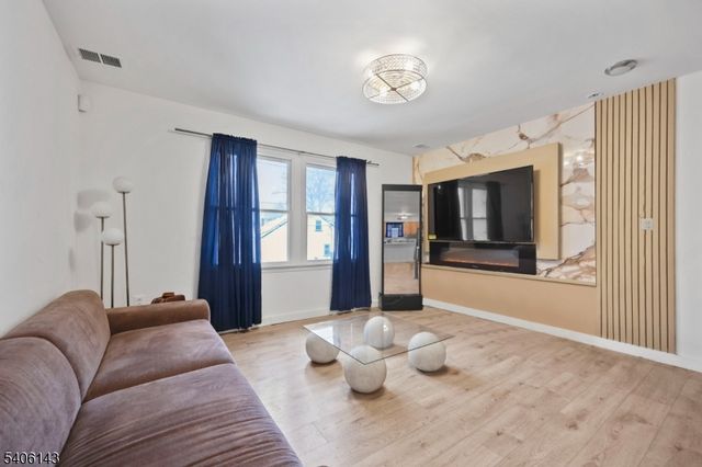 28 Hoffman Pl, Irvington Twp., NJ 07111