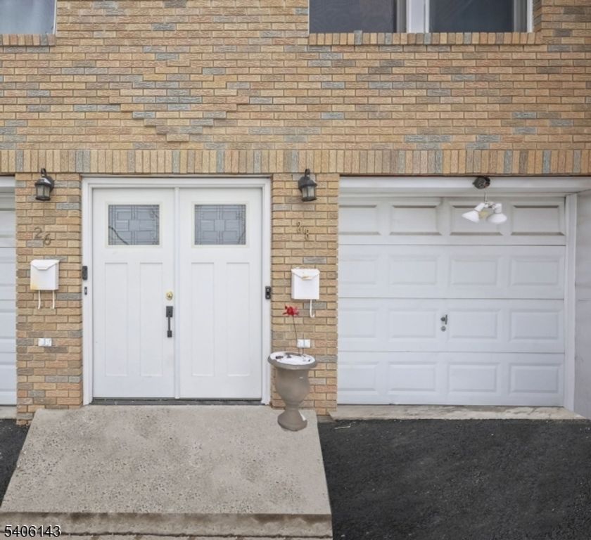 28 Hoffman Pl, Irvington Twp., NJ 07111