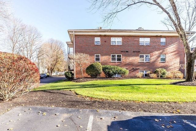 36 Pleasant Drive 42, Stoughton, MA 02072