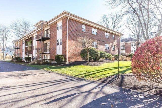 36 Pleasant Drive 42, Stoughton, MA 02072