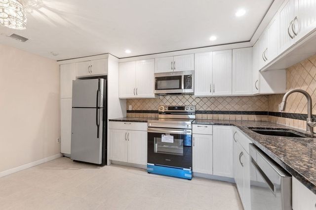 36 Pleasant Drive 42, Stoughton, MA 02072