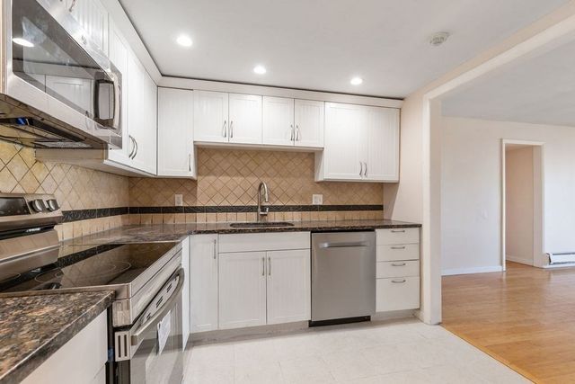 36 Pleasant Drive 42, Stoughton, MA 02072