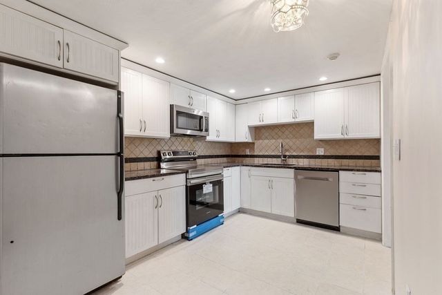 36 Pleasant Drive 42, Stoughton, MA 02072