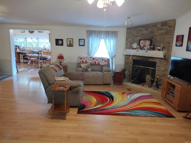 227 Lord LN, Mountain View, AR 72560