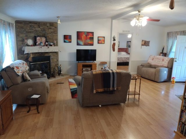 227 Lord LN, Mountain View, AR 72560