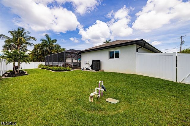 3504 SW 6th ST, Cape Coral, FL 33991