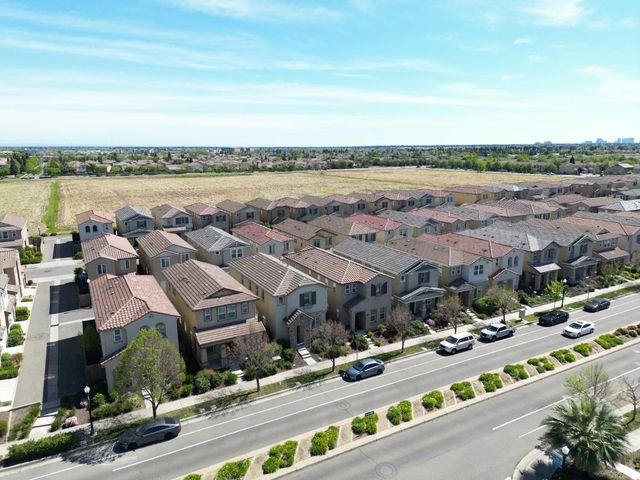 4466 Natomas Central Dr, Sacramento, CA 95834