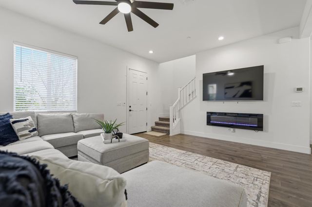 4466 Natomas Central Dr, Sacramento, CA 95834