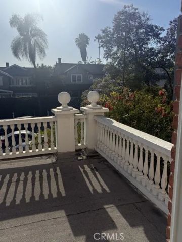 138 N Manhattan, Los Angeles, CA 90004