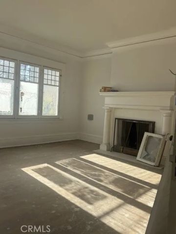 138 N Manhattan, Los Angeles, CA 90004
