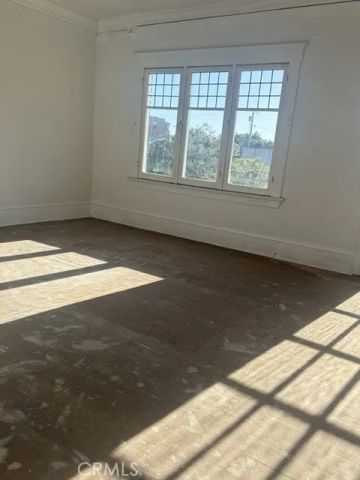 138 N Manhattan, Los Angeles, CA 90004