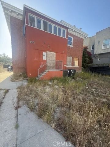 138 N Manhattan, Los Angeles, CA 90004