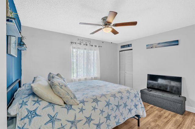 329 Knotty Pine Circle A-2, Greenacres, FL 33463