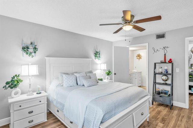 329 Knotty Pine Circle A-2, Greenacres, FL 33463