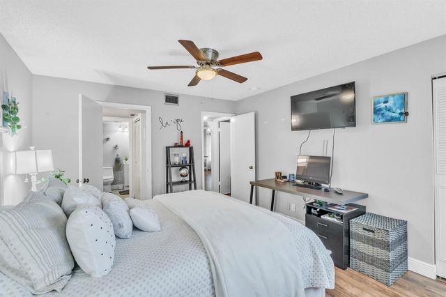 329 Knotty Pine Circle A-2, Greenacres, FL 33463