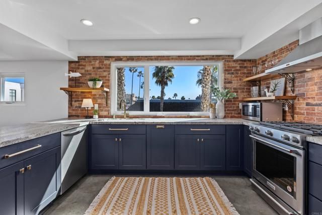 401 N Coast Hwy 301, Oceanside, CA 92054